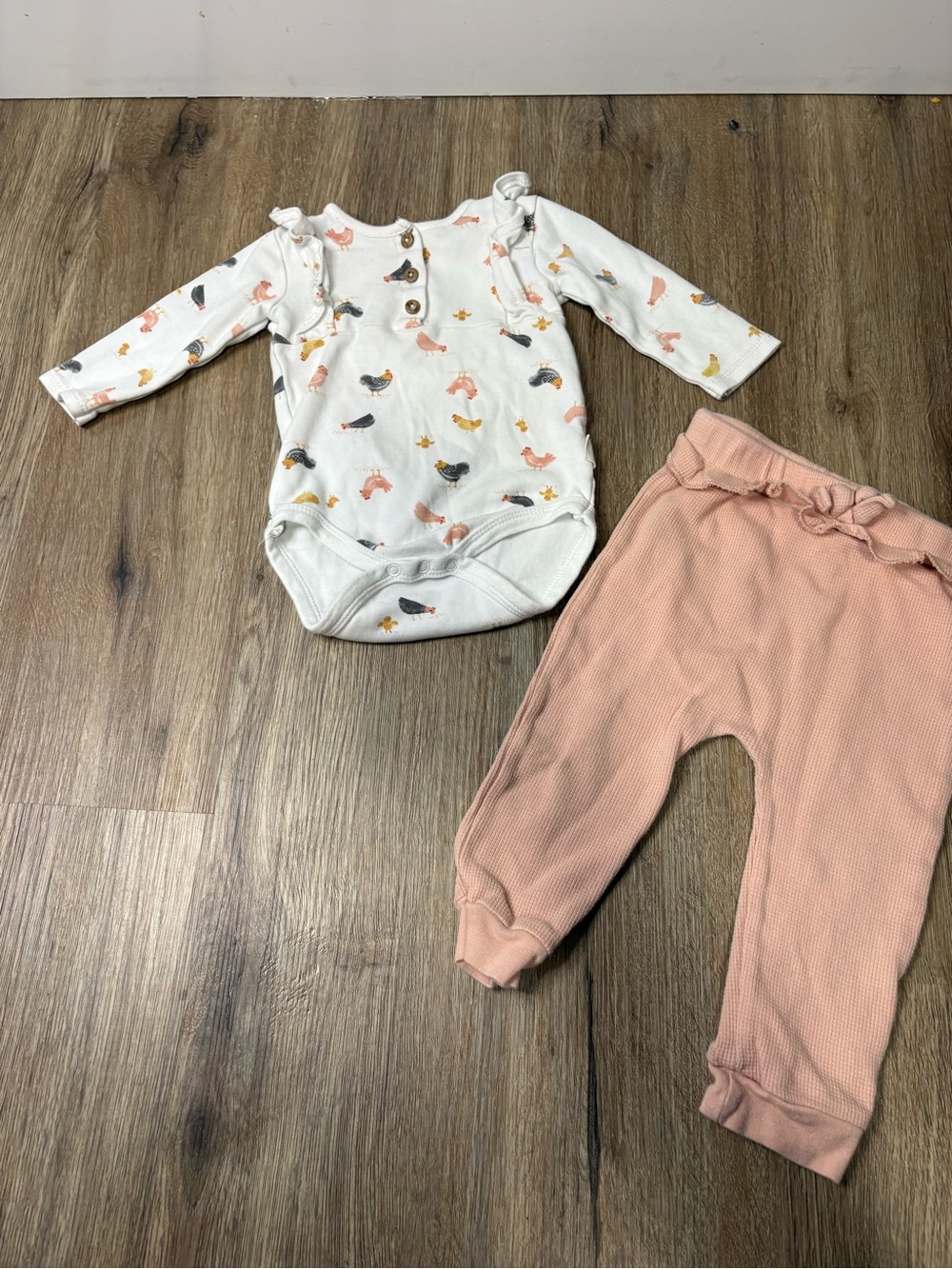 Rabbit + Bear Organic Cotton Chicken Print Bodysuit & Pink Pants Set  Size 6-9 M